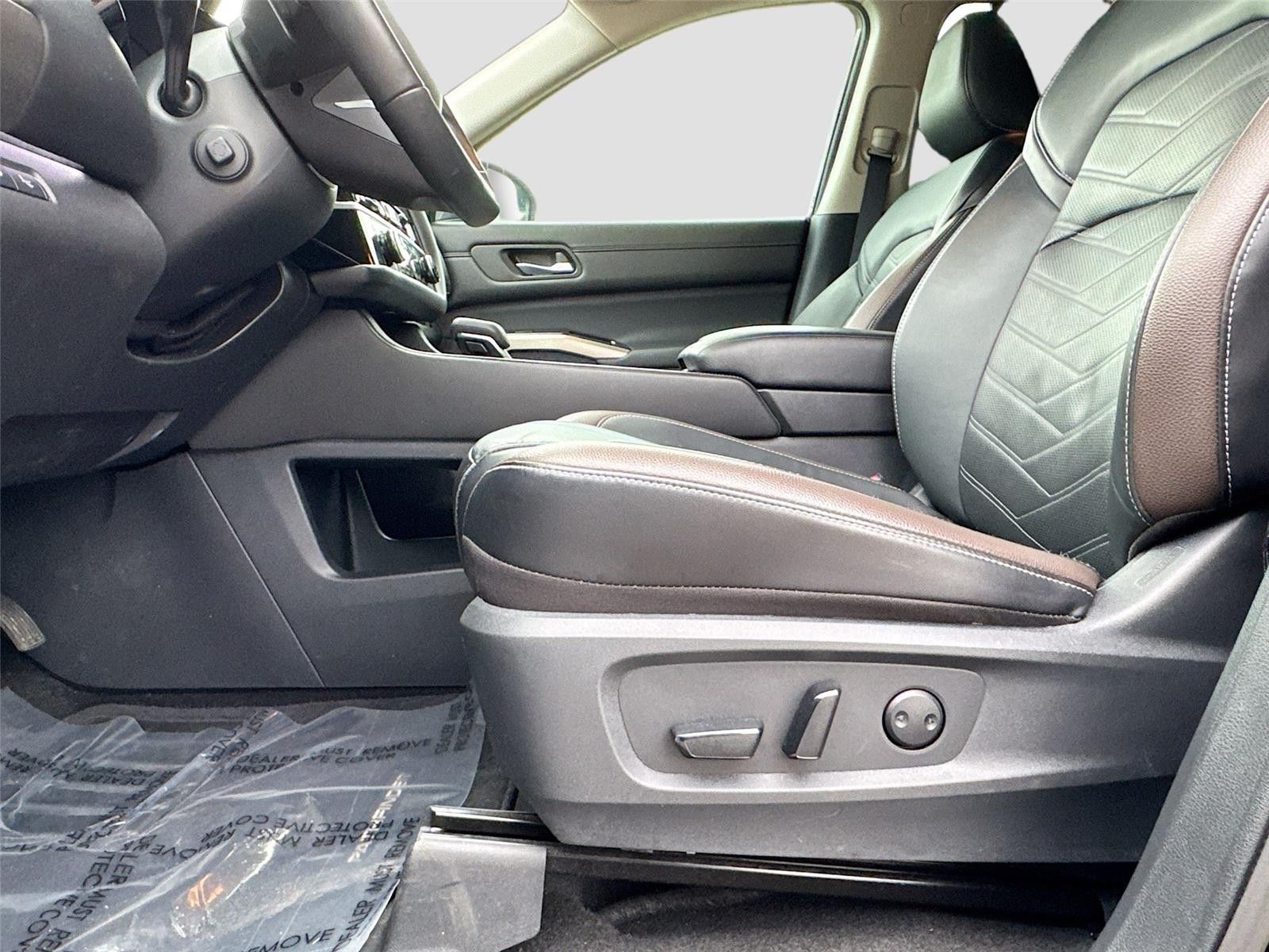 2024 Nissan Pathfinder Platinum FWD