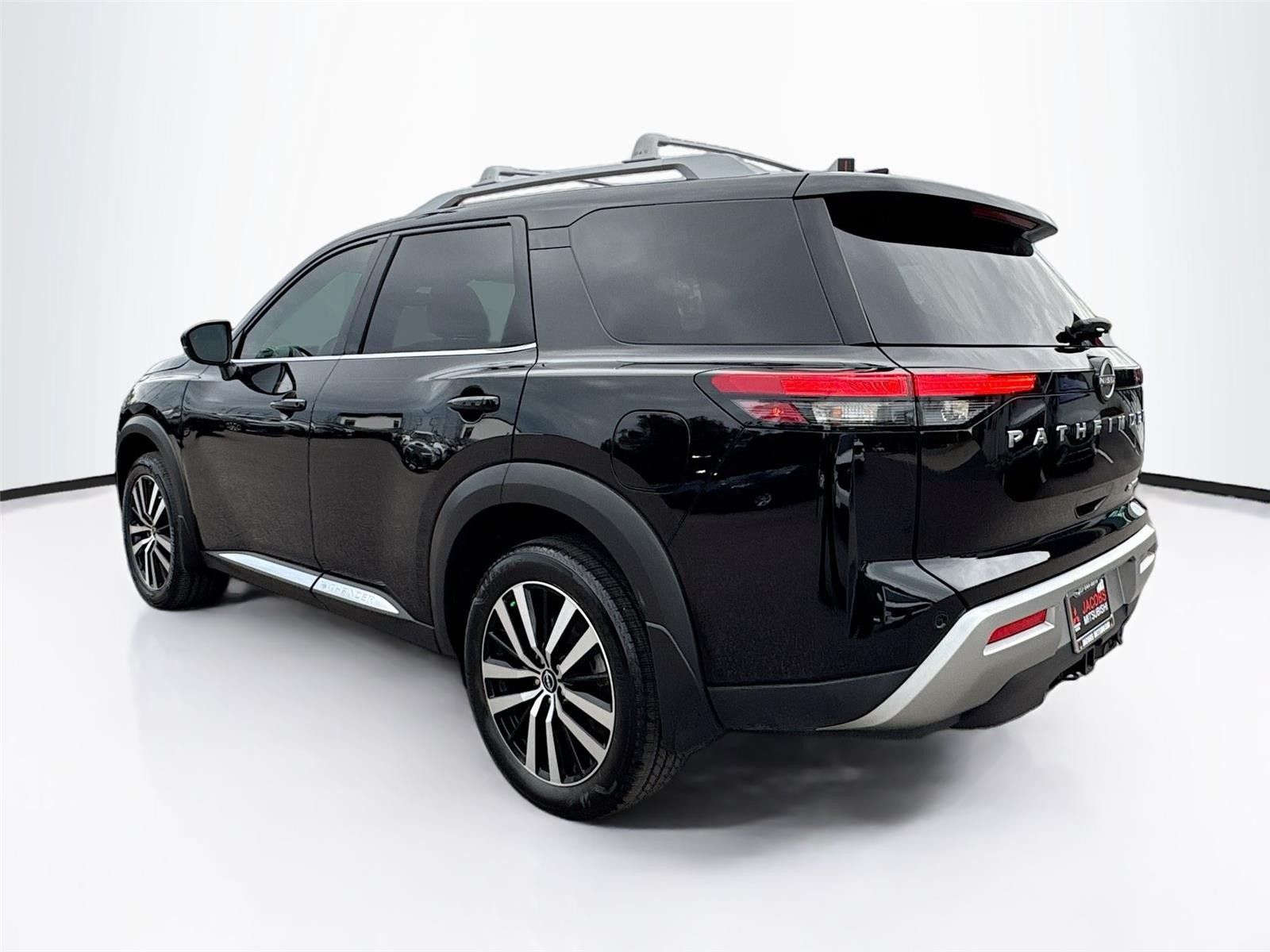 2024 Nissan Pathfinder Platinum FWD