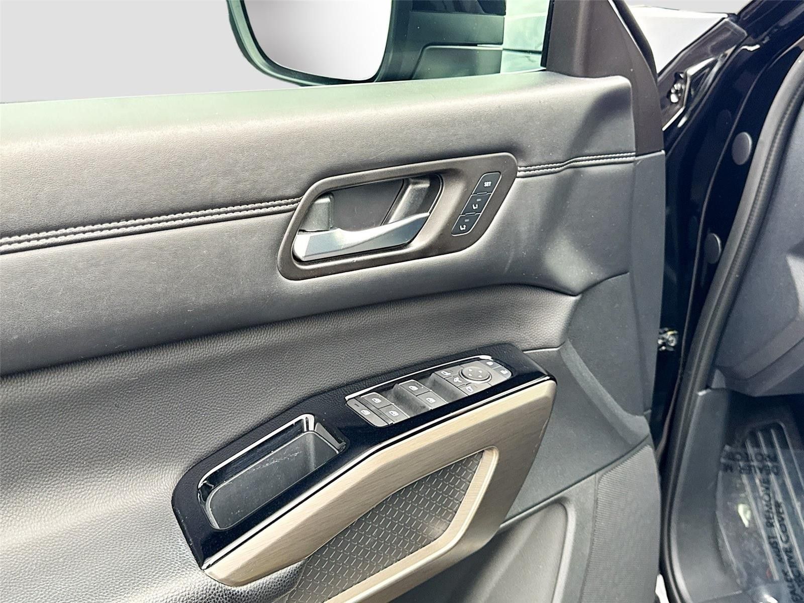 2024 Nissan Pathfinder Platinum FWD