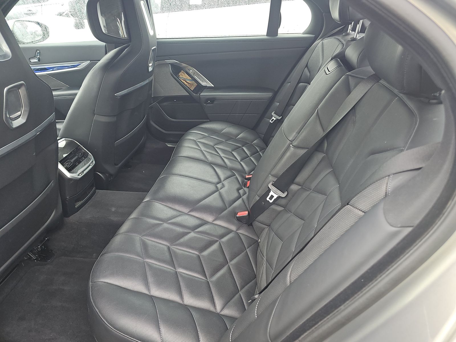 2025 BMW 7 Series 740i RWD