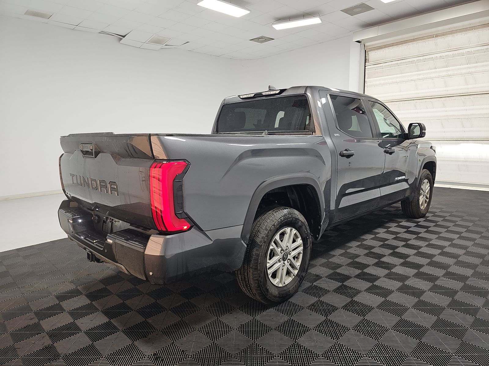 2025 Toyota Tundra SR5 AWD