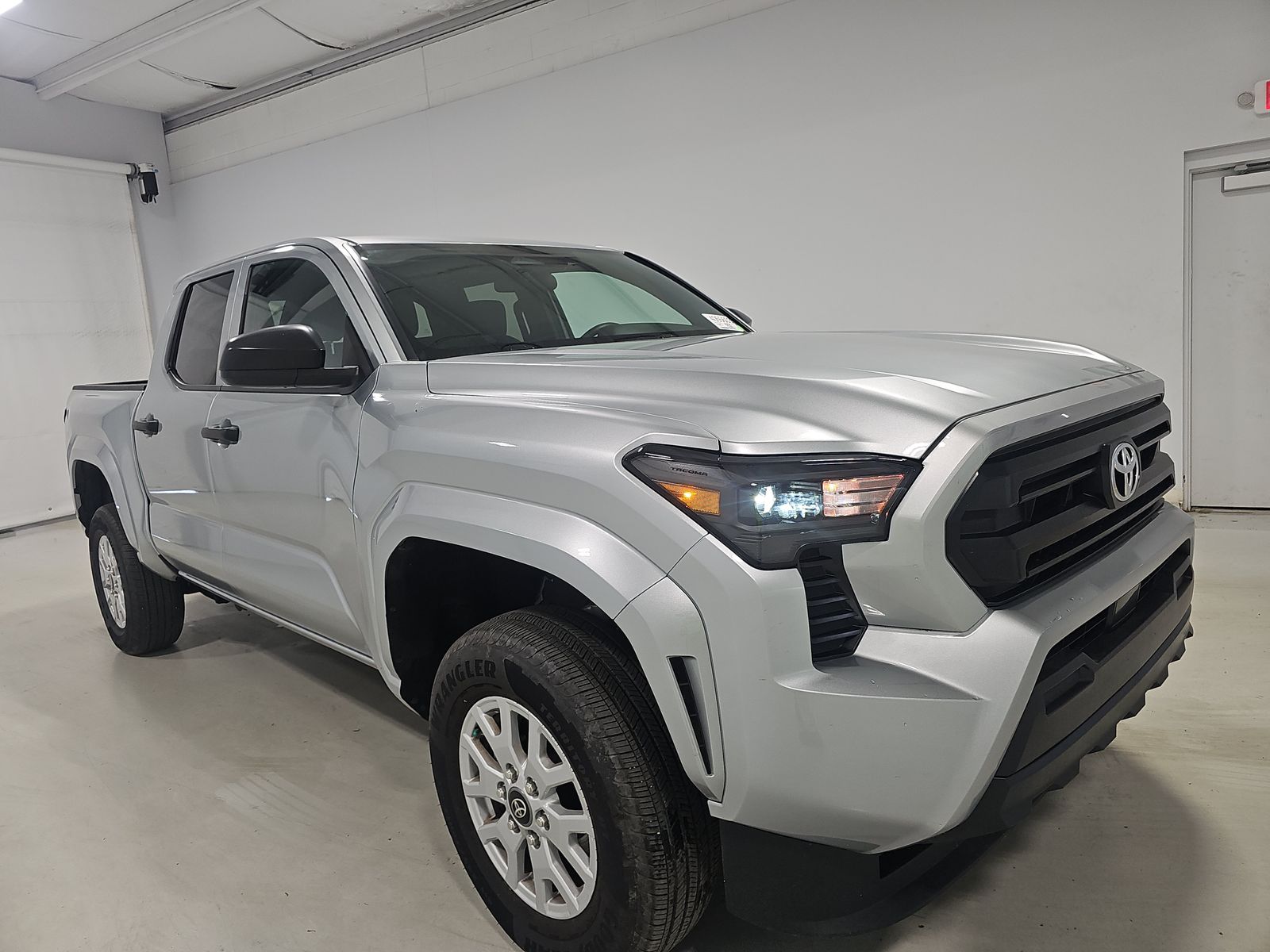 2025 Toyota Tacoma SR AWD