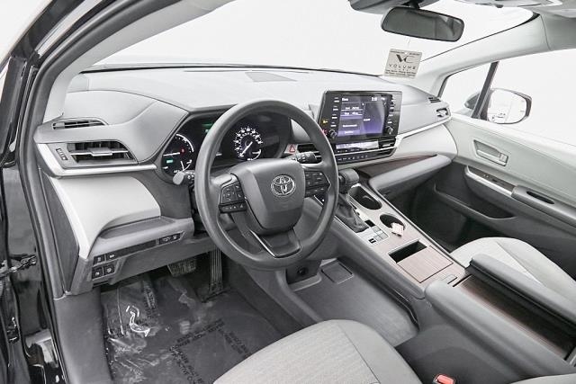 2024 Toyota Sienna LE FWD