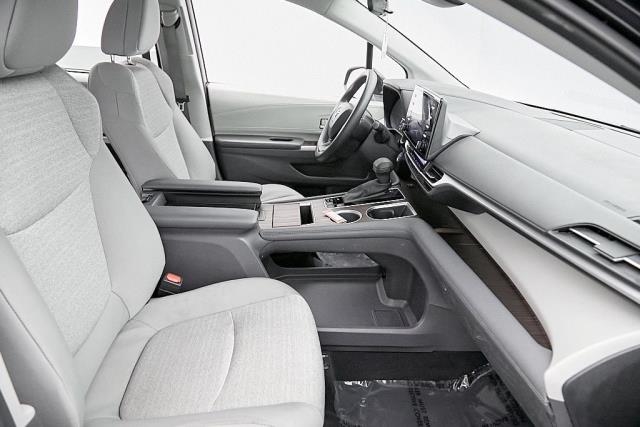 2024 Toyota Sienna LE FWD