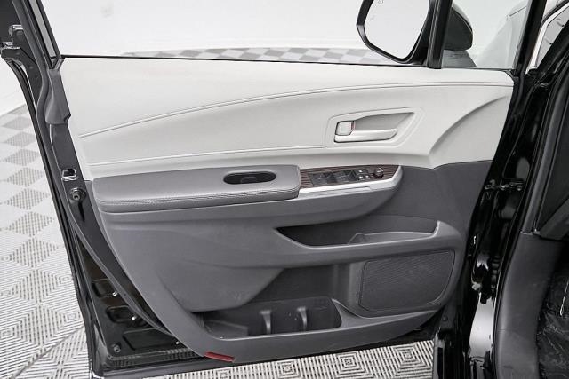 2024 Toyota Sienna LE FWD