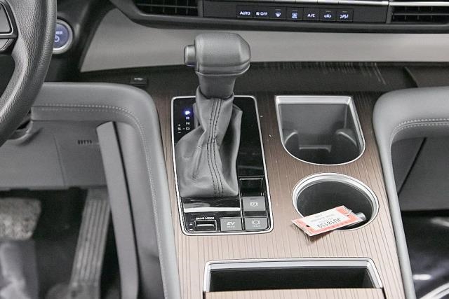 2024 Toyota Sienna LE FWD