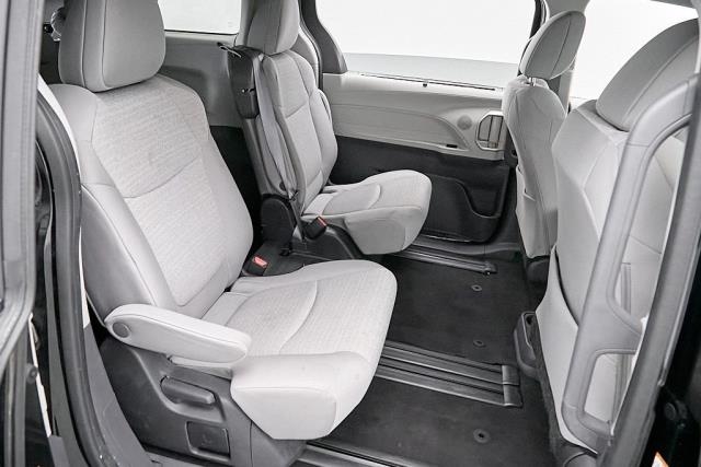 2024 Toyota Sienna LE FWD