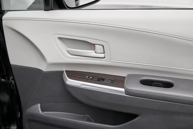 2024 Toyota Sienna LE FWD