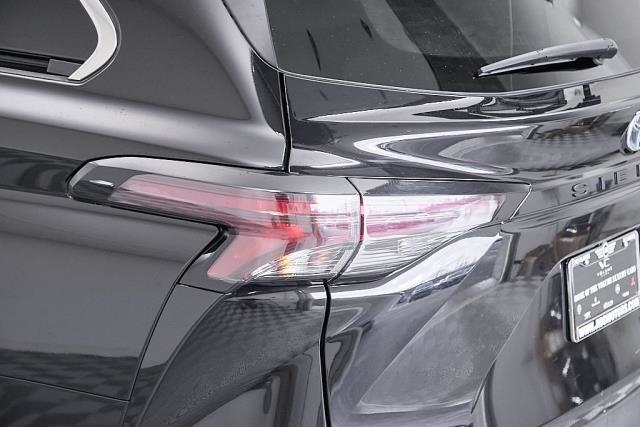 2024 Toyota Sienna LE FWD