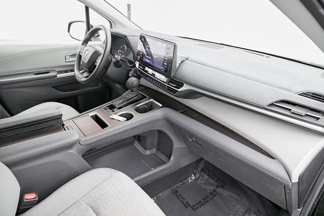 2024 Toyota Sienna LE FWD