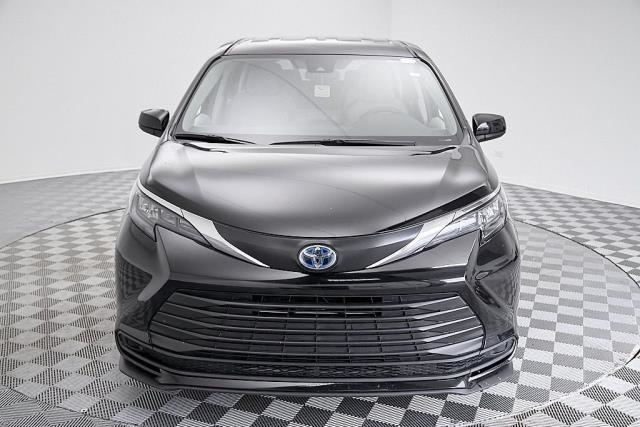 2024 Toyota Sienna LE FWD