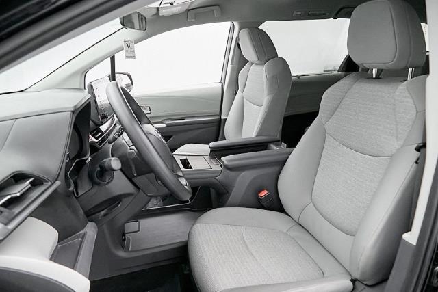 2024 Toyota Sienna LE FWD