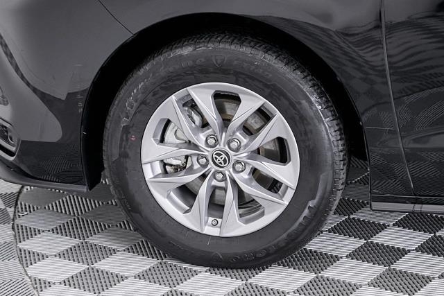 2024 Toyota Sienna LE FWD