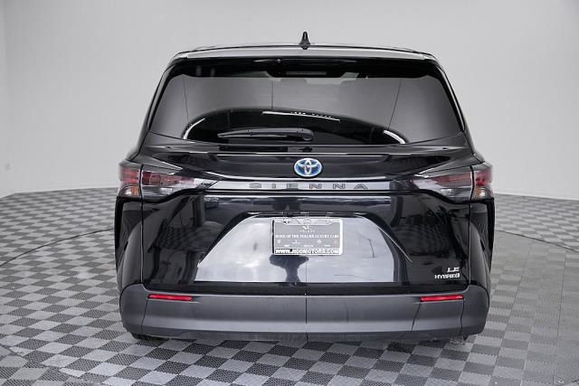 2024 Toyota Sienna LE FWD