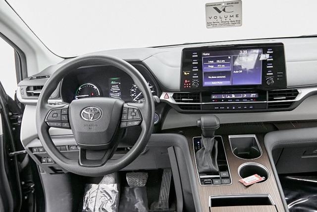 2024 Toyota Sienna LE FWD