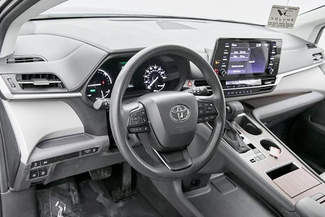 2024 Toyota Sienna LE FWD