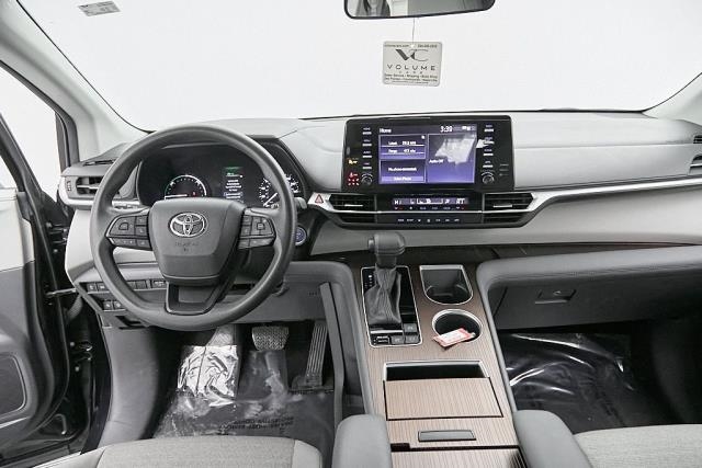 2024 Toyota Sienna LE FWD