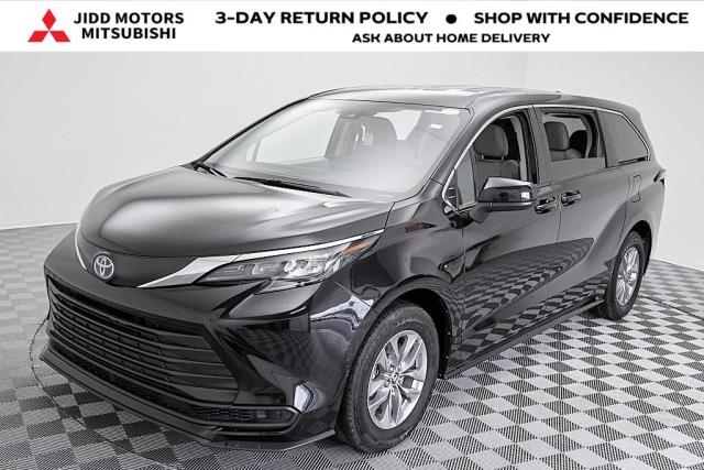 2024 Toyota Sienna LE FWD