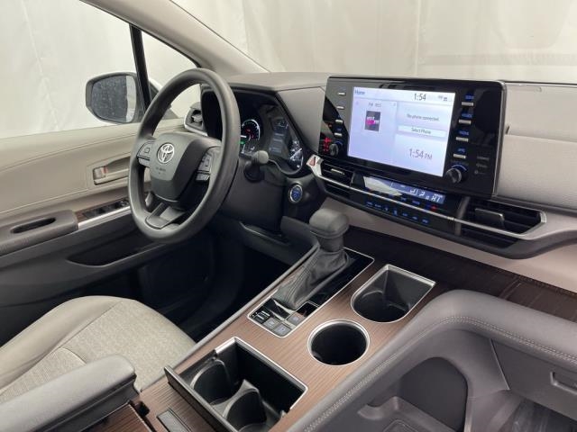 2024 Toyota Sienna LE FWD