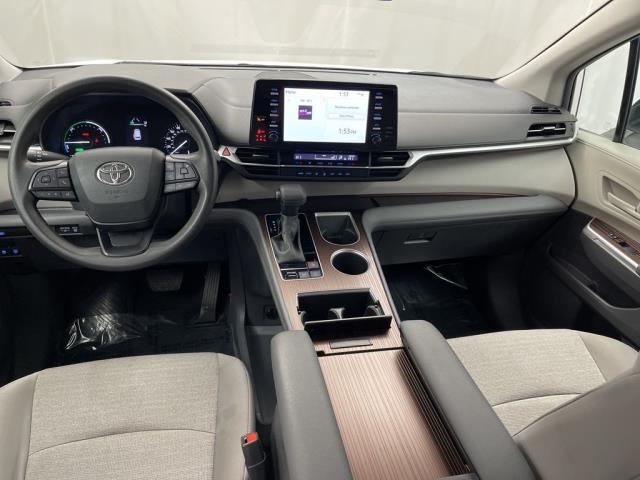 2024 Toyota Sienna LE FWD