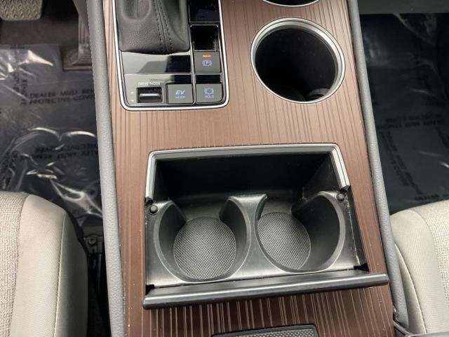 2024 Toyota Sienna LE FWD