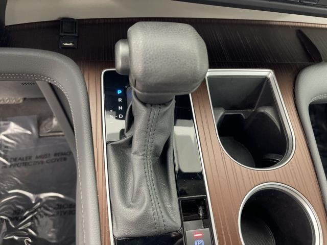 2024 Toyota Sienna LE FWD