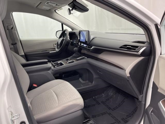 2024 Toyota Sienna LE FWD