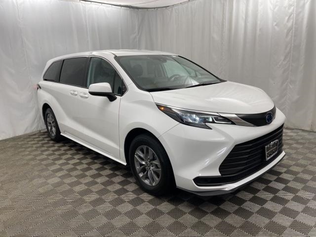 2024 Toyota Sienna LE FWD