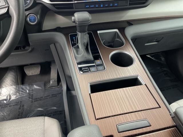 2024 Toyota Sienna LE FWD