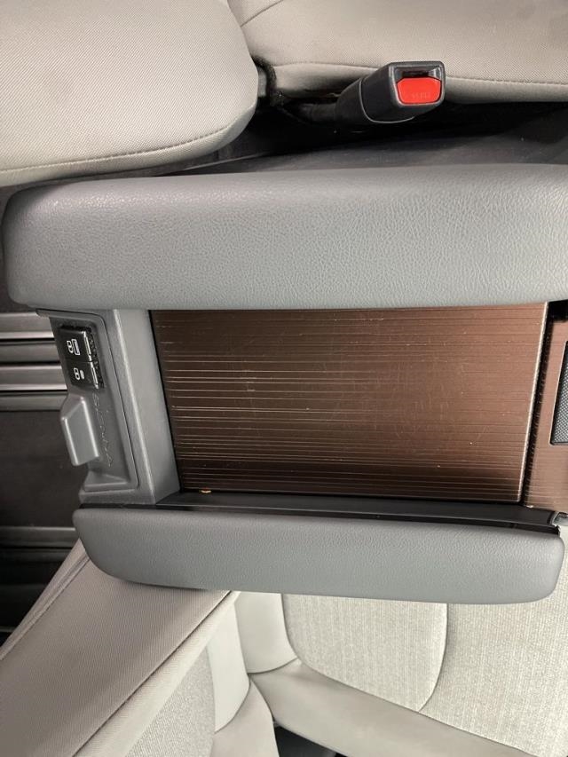 2024 Toyota Sienna LE FWD