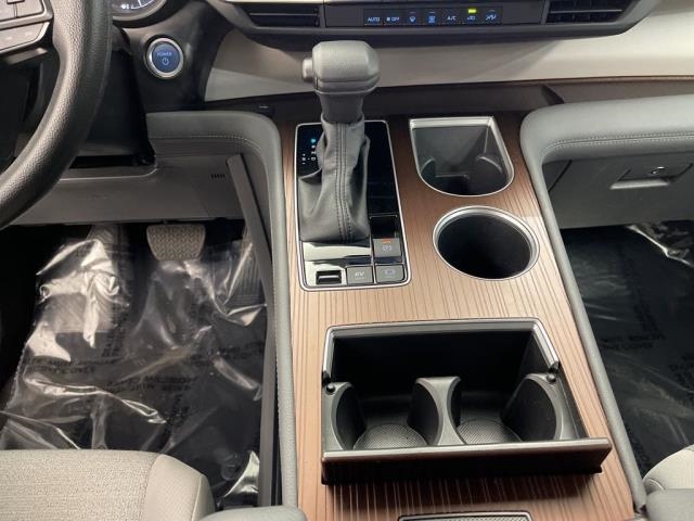 2024 Toyota Sienna LE FWD