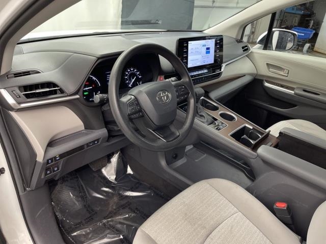 2024 Toyota Sienna LE FWD
