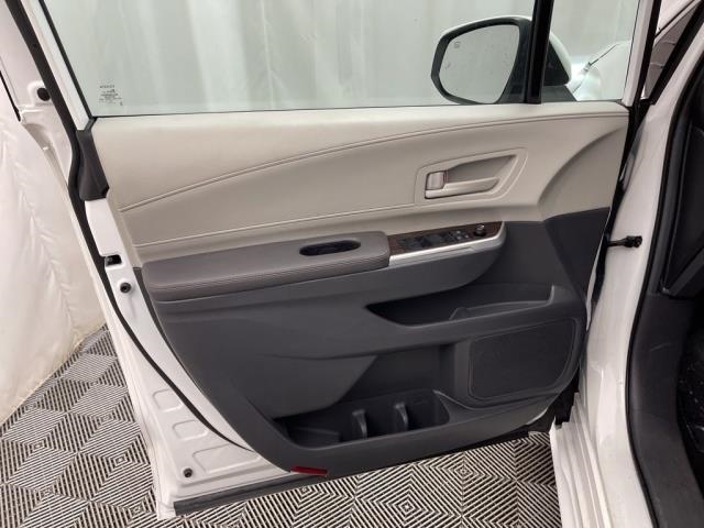 2024 Toyota Sienna LE FWD