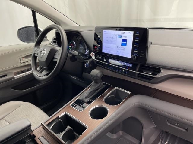 2024 Toyota Sienna LE FWD