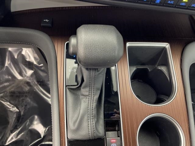 2024 Toyota Sienna LE FWD