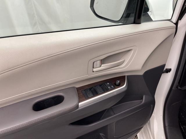 2024 Toyota Sienna LE FWD