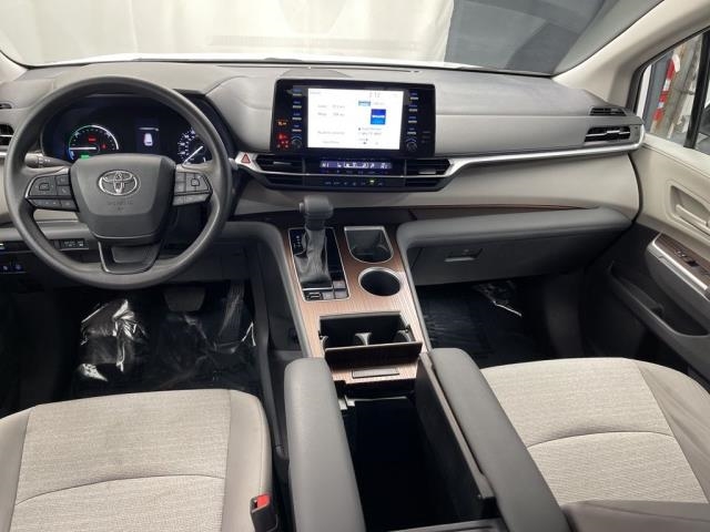 2024 Toyota Sienna LE FWD