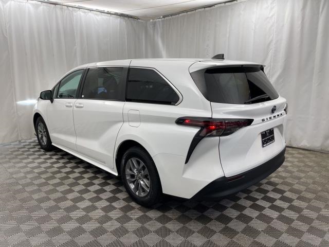 2024 Toyota Sienna LE FWD