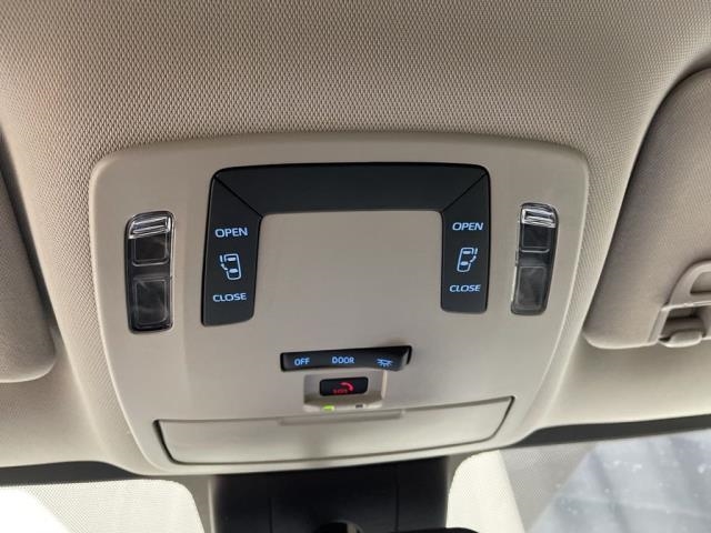 2024 Toyota Sienna LE FWD