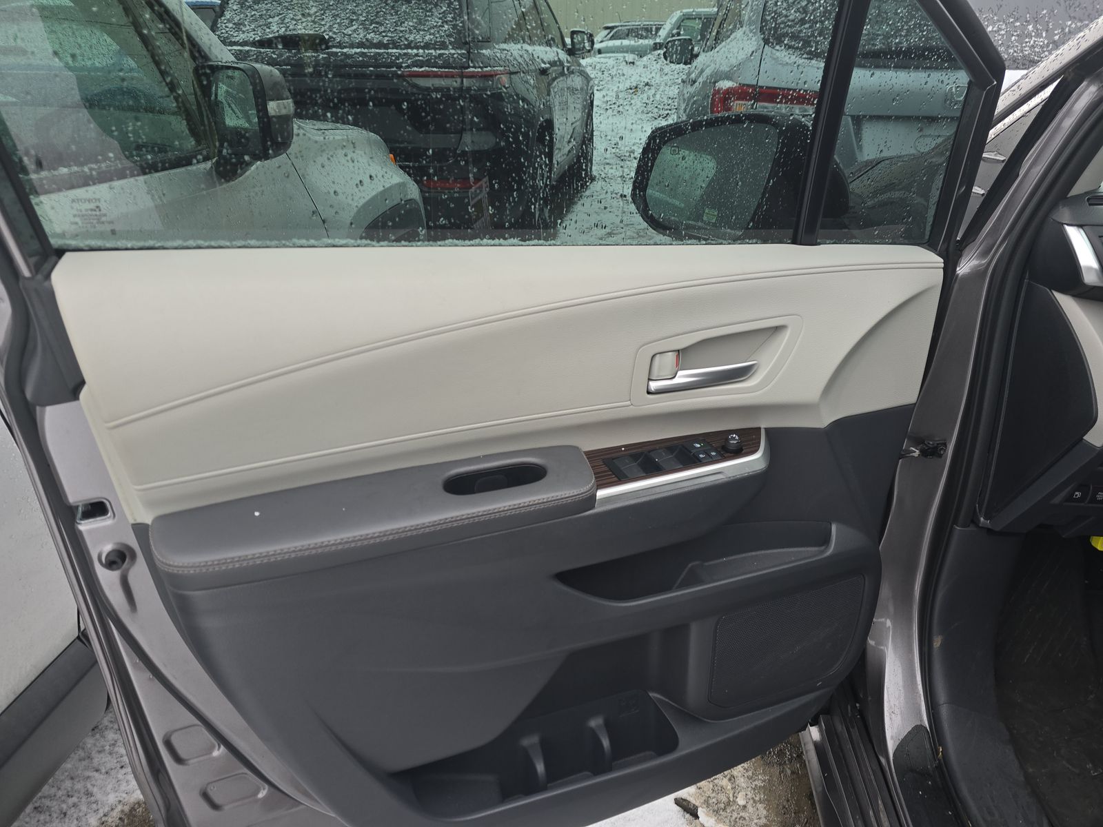 2022 Toyota Sienna XLE FWD