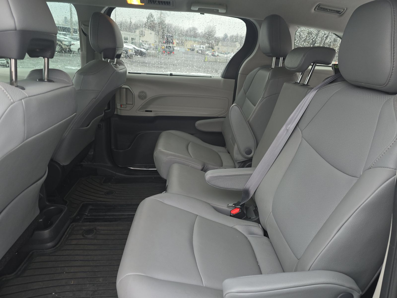 2022 Toyota Sienna XLE FWD