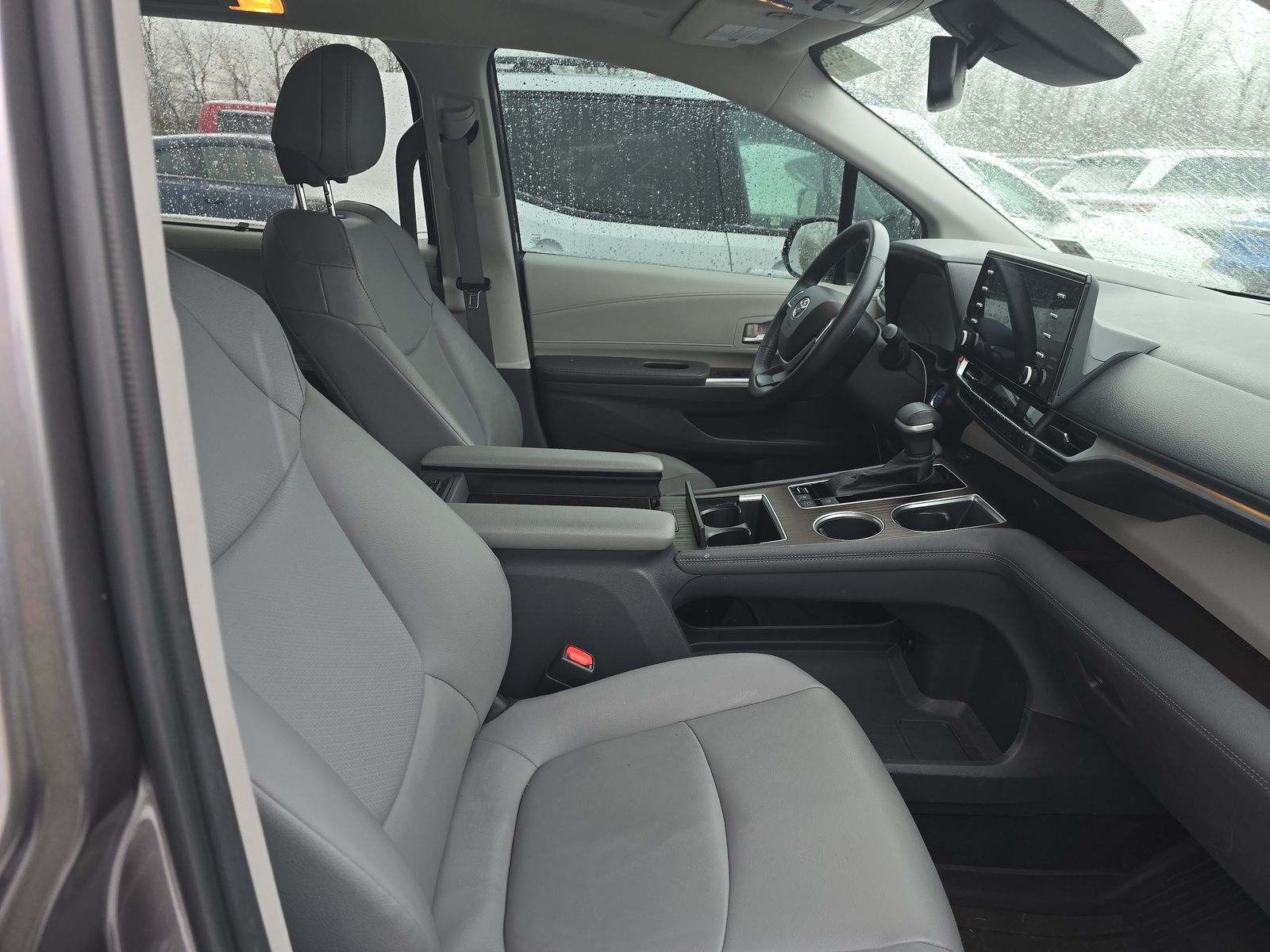 2022 Toyota Sienna XLE FWD