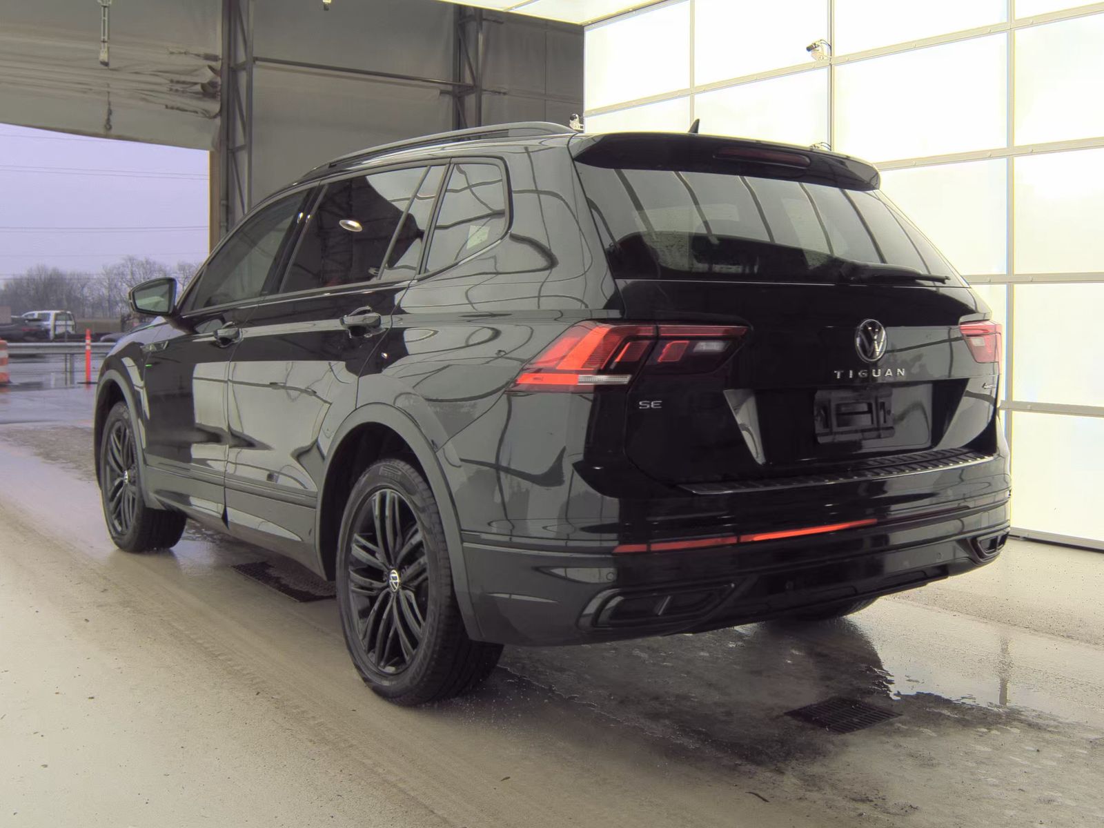 2022 Volkswagen Tiguan 2.0T SE R-Line Black AWD