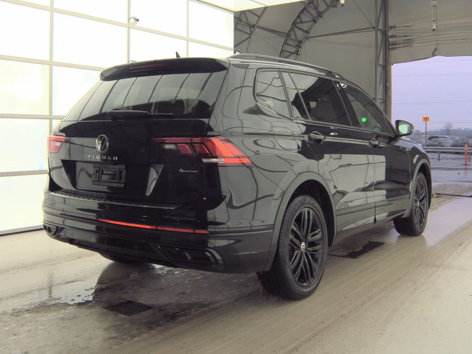 2022 Volkswagen Tiguan 2.0T SE R-Line Black AWD