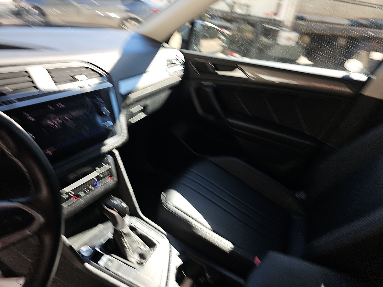 2024 Volkswagen Tiguan 2.0T SE FWD