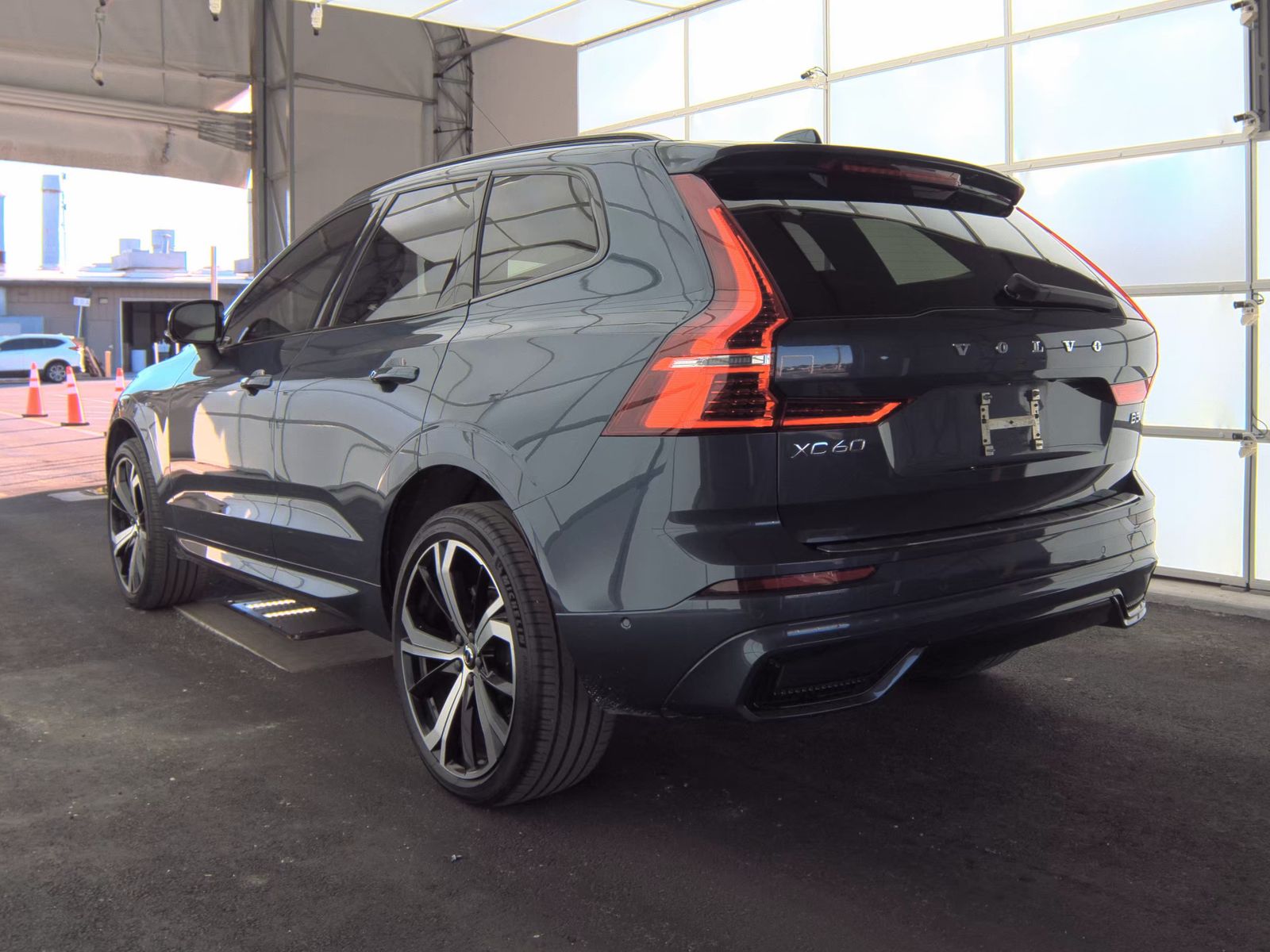 2023 Volvo XC60 B5 Ultimate FWD