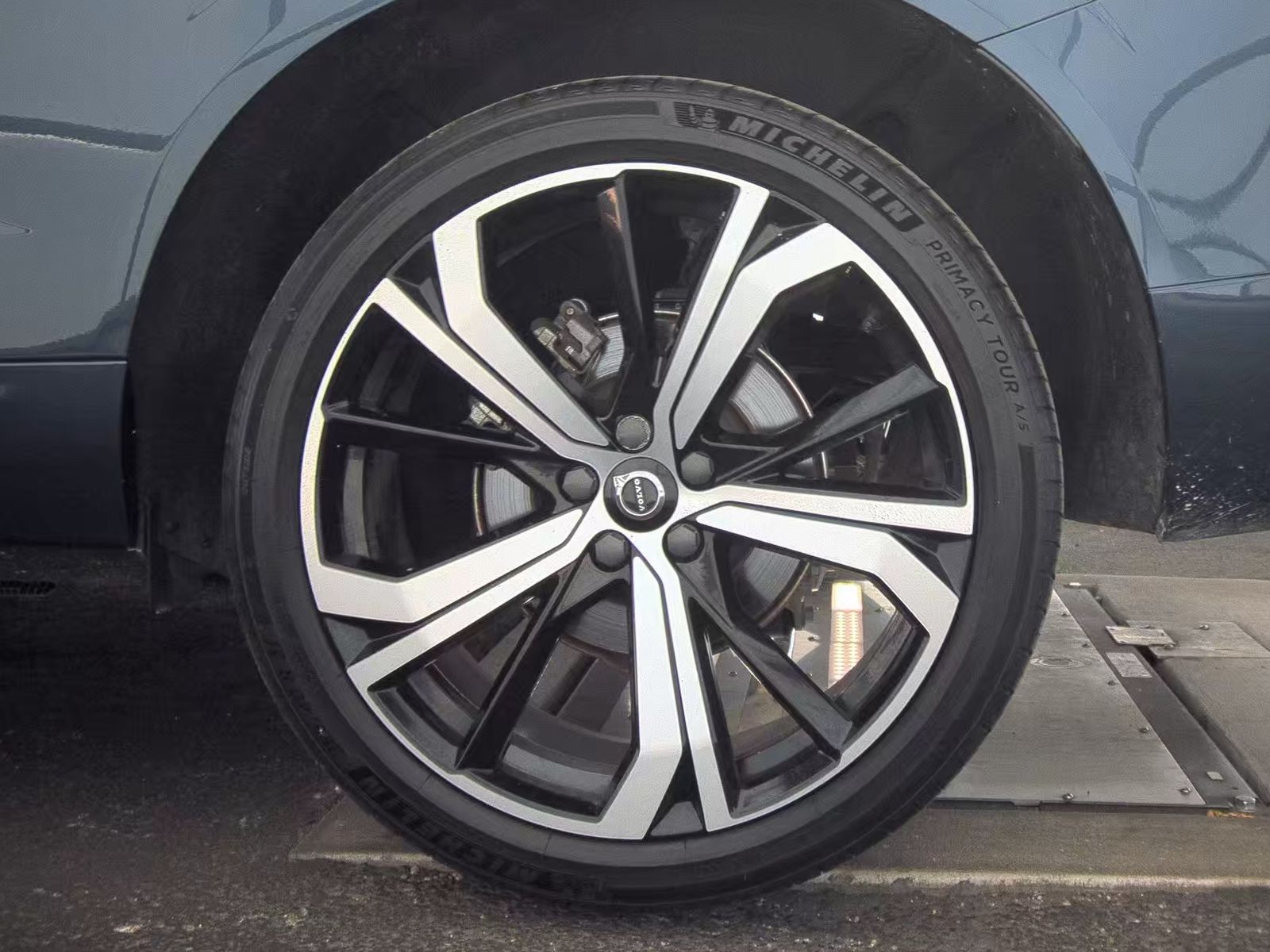 2023 Volvo XC60 B5 Ultimate FWD