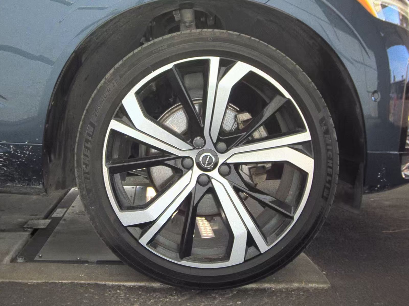 2023 Volvo XC60 B5 Ultimate FWD