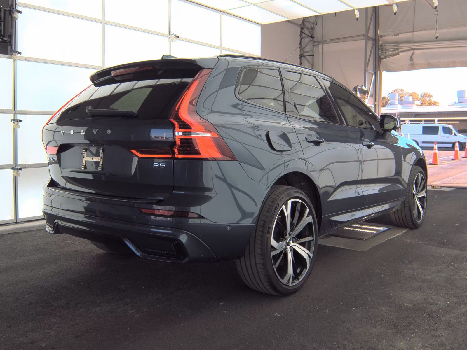 2023 Volvo XC60 B5 Ultimate FWD