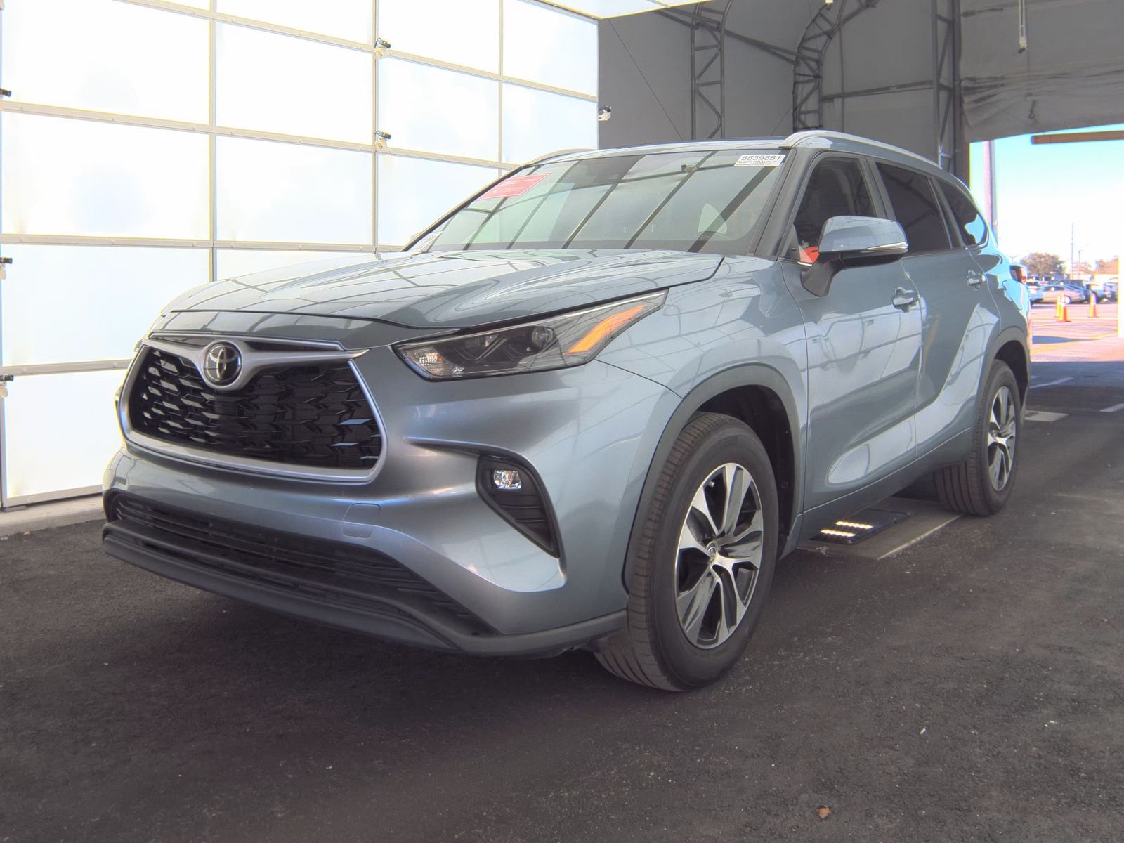 2023 Toyota Highlander XLE FWD